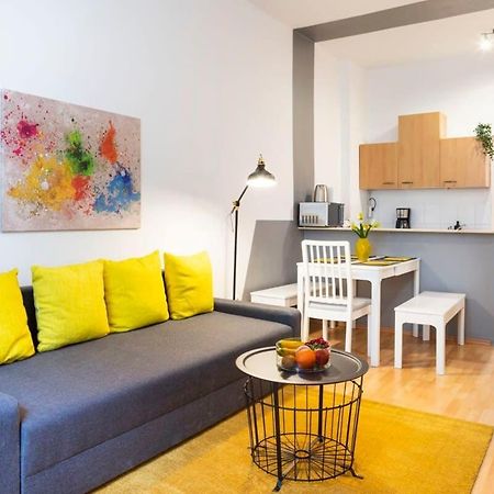 Cozy 2 Room Apartment Next To Hermannstrasse Berlim Exterior foto