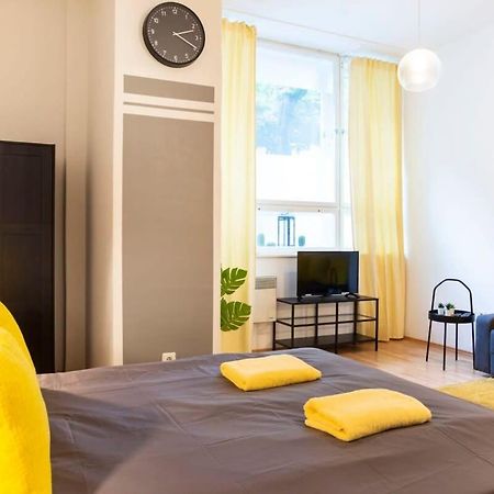 Cozy 2 Room Apartment Next To Hermannstrasse Berlim Exterior foto