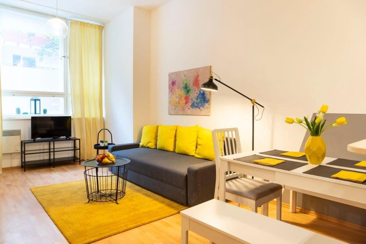 Cozy 2 Room Apartment Next To Hermannstrasse Berlim Exterior foto