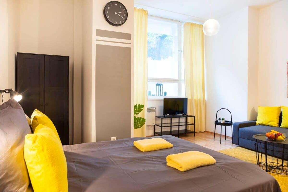 Cozy 2 Room Apartment Next To Hermannstrasse Berlim Exterior foto