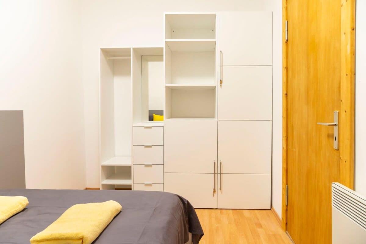 Cozy 2 Room Apartment Next To Hermannstrasse Berlim Exterior foto