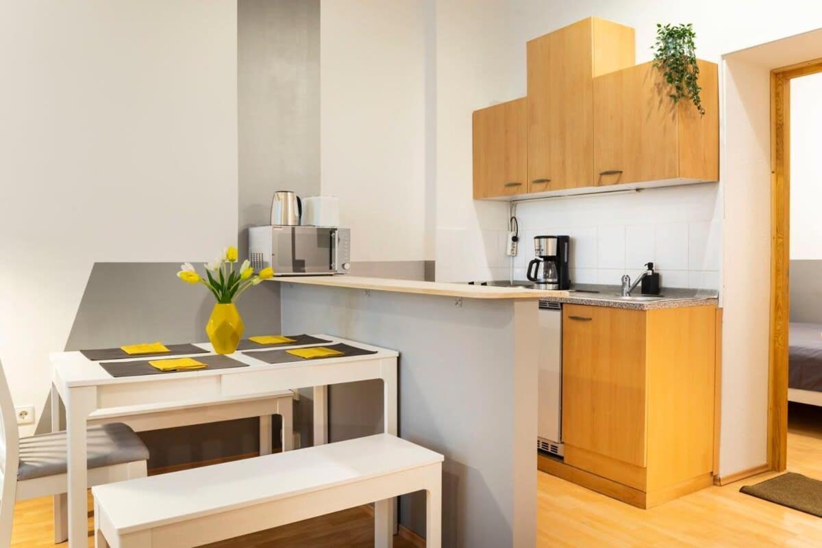 Cozy 2 Room Apartment Next To Hermannstrasse Berlim Exterior foto