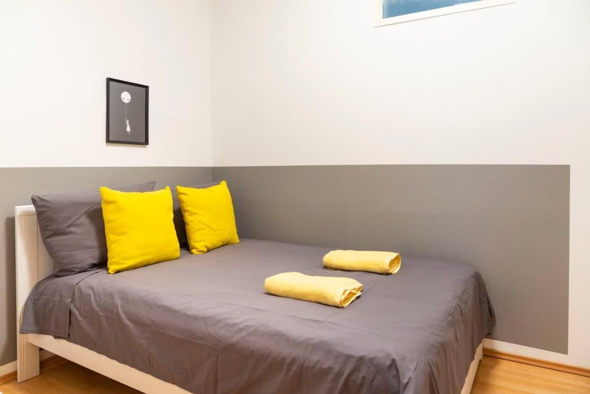 Cozy 2 Room Apartment Next To Hermannstrasse Berlim Exterior foto
