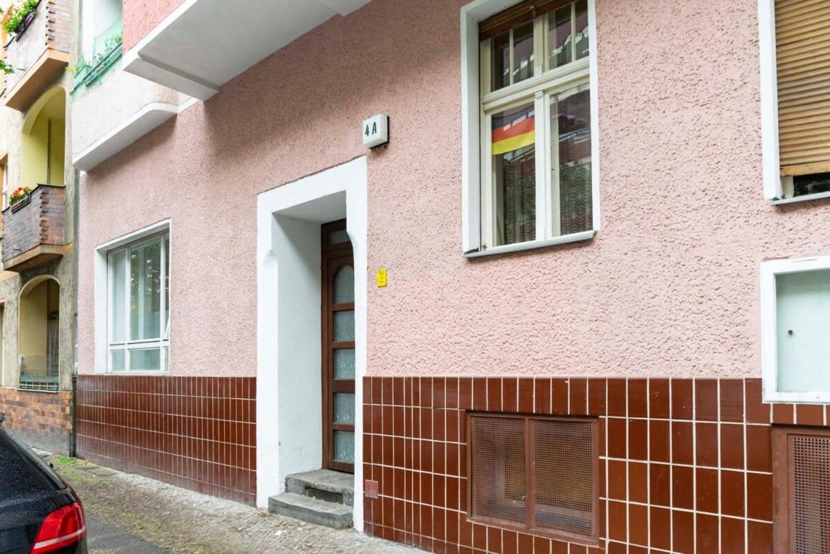 Cozy 2 Room Apartment Next To Hermannstrasse Berlim Exterior foto
